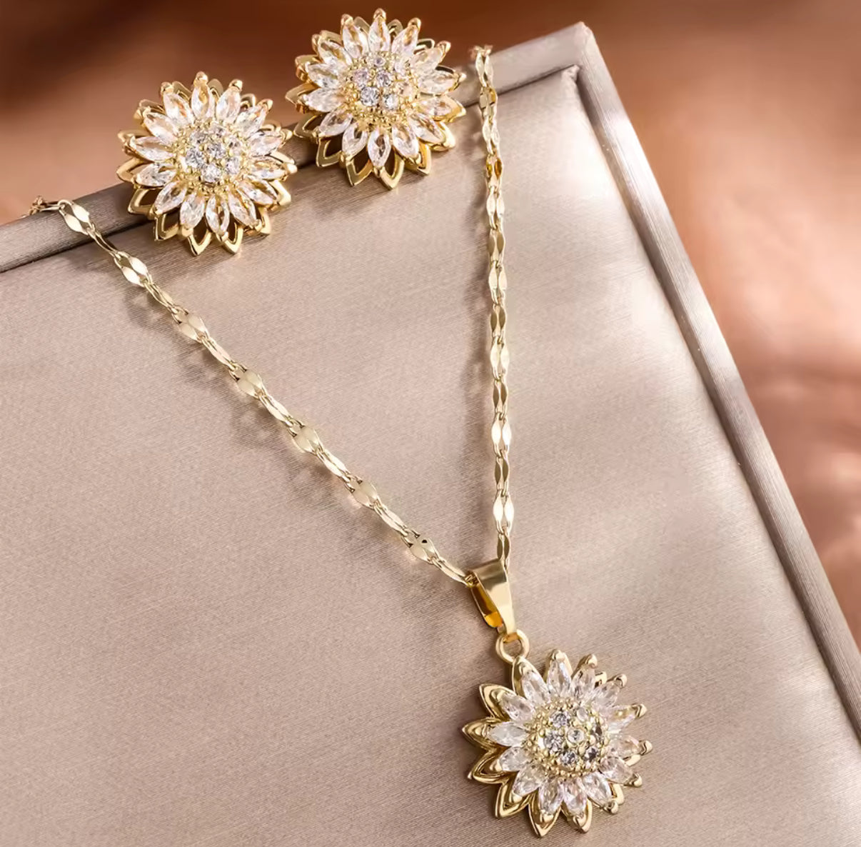 Sunflower Rotating Necklace – Stainless Steel