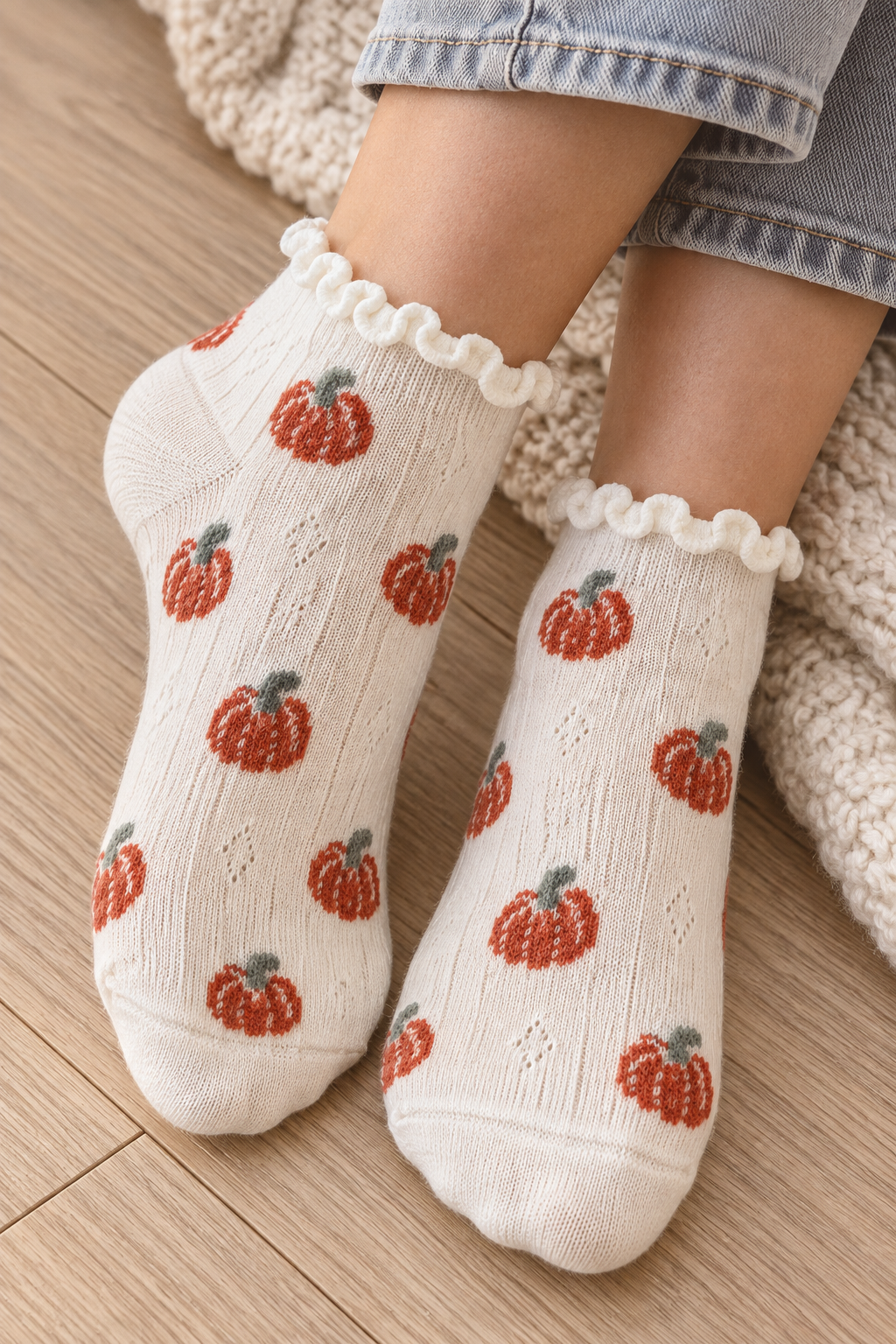 Pumpkin Ruffle Ankle Socks – Beige & Ivory