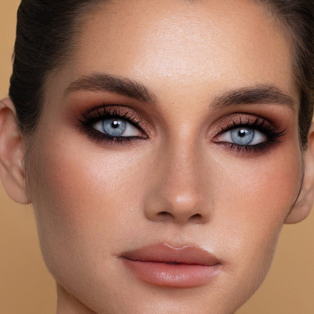 Velvet Dusk Eyeshadow Palette - Oasis Collection by Farmasi – official product image 3