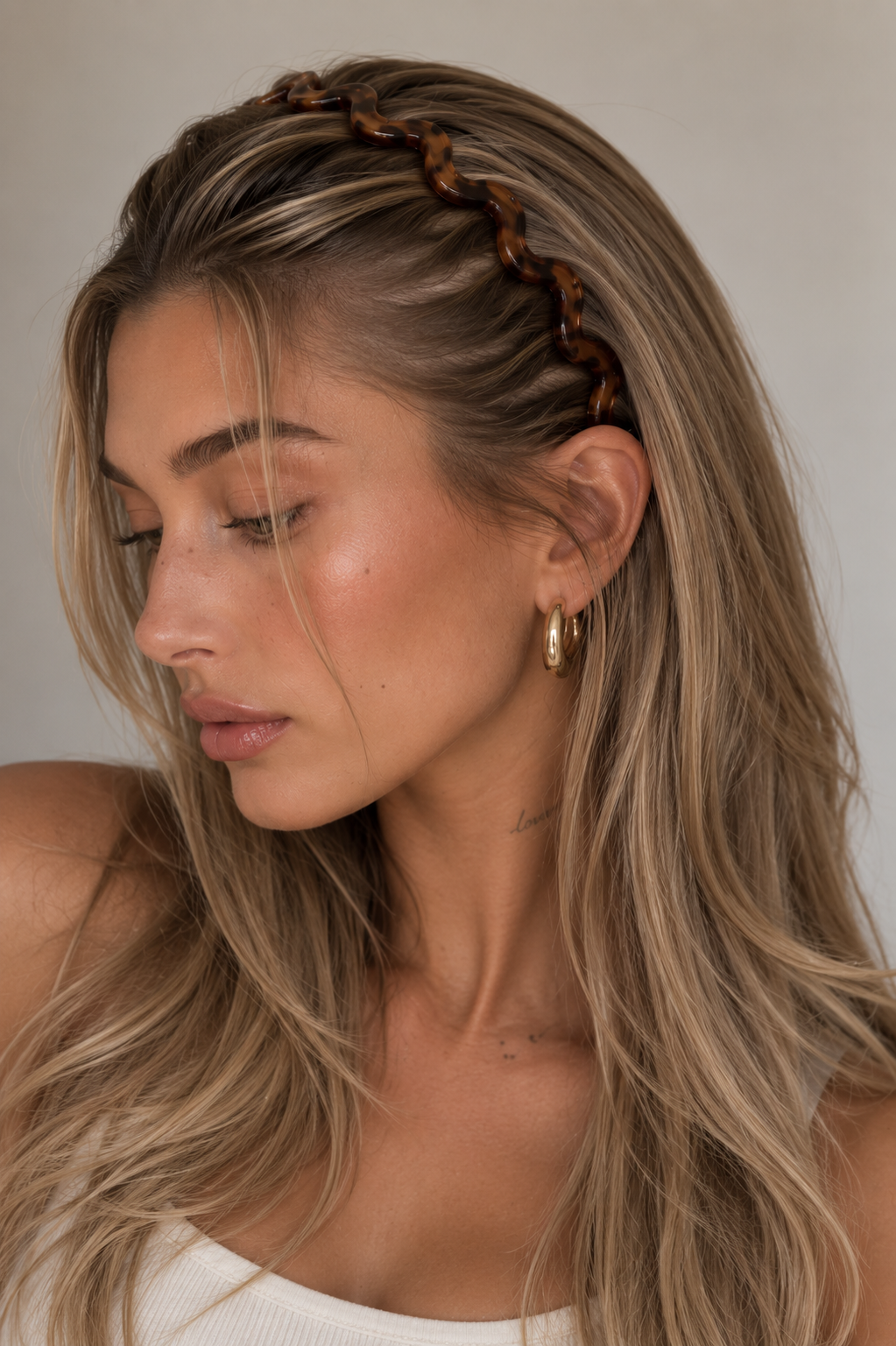 Sculptural Wave Headband – Glossy Non-Slip Hair Accessory