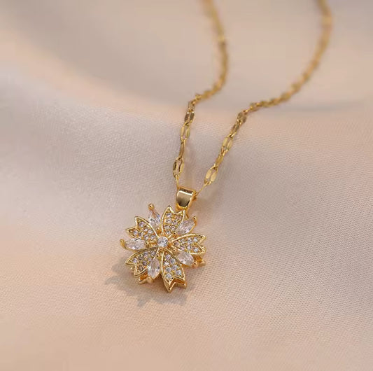 Daisy Rotating Flower Necklace – Gold Plated