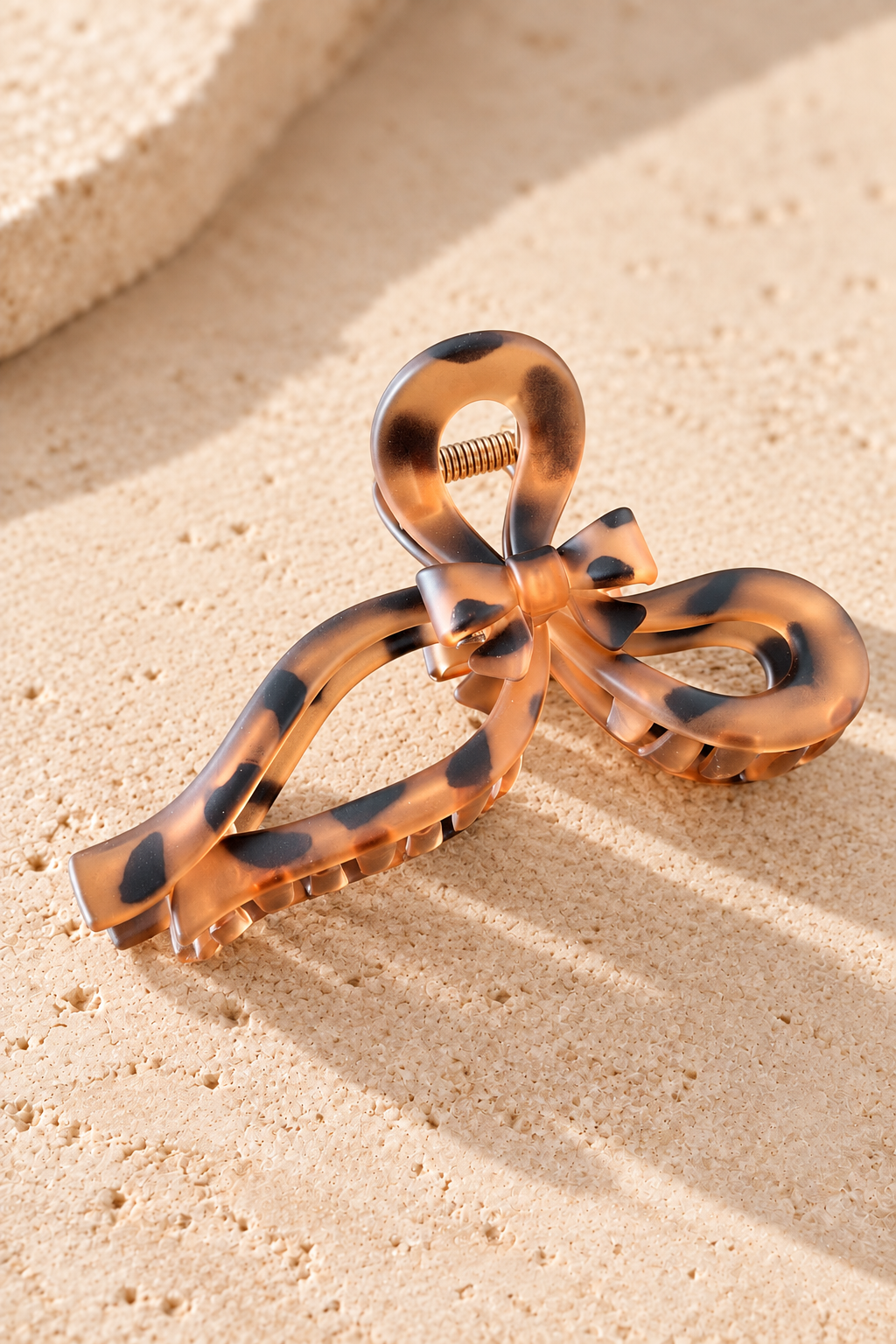 Infinite Bow XL Hair Claw Clip – Sculptural Statement Hair Accessory